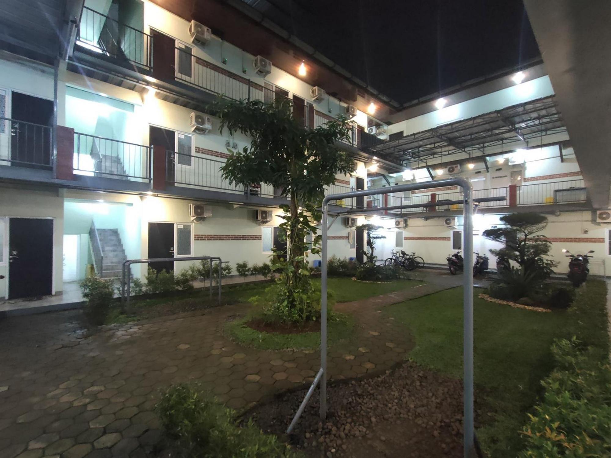 Puspiptek Residence Syariah Mitra Reddoorz スルポン エクステリア 写真