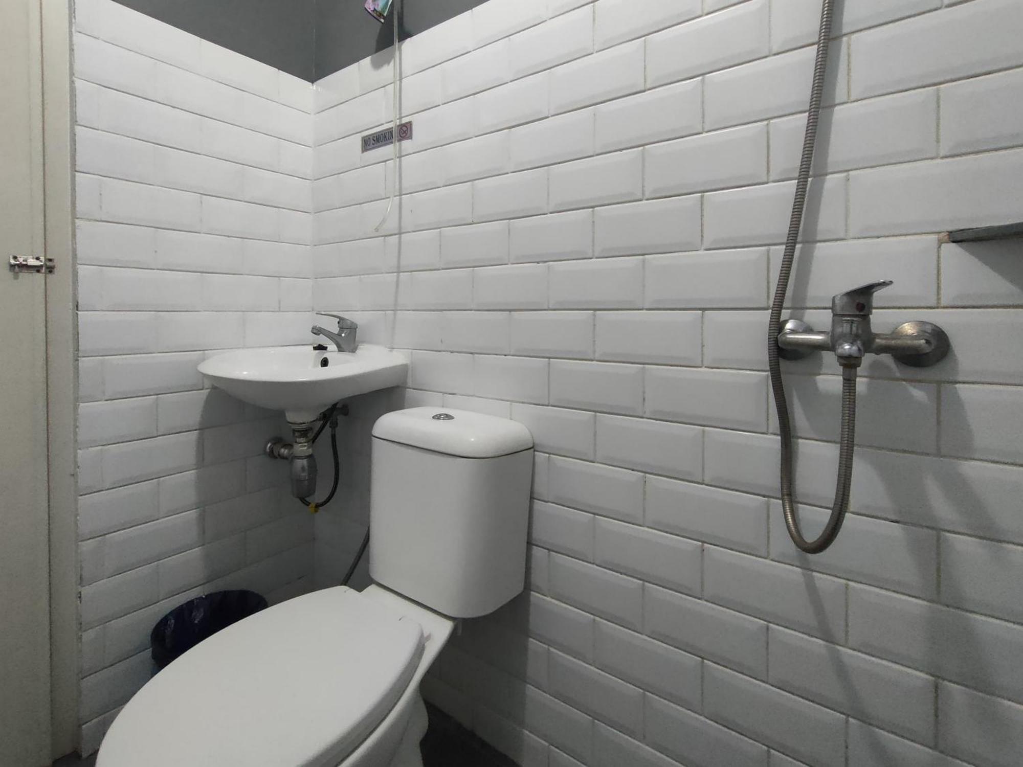 Puspiptek Residence Syariah Mitra Reddoorz スルポン エクステリア 写真